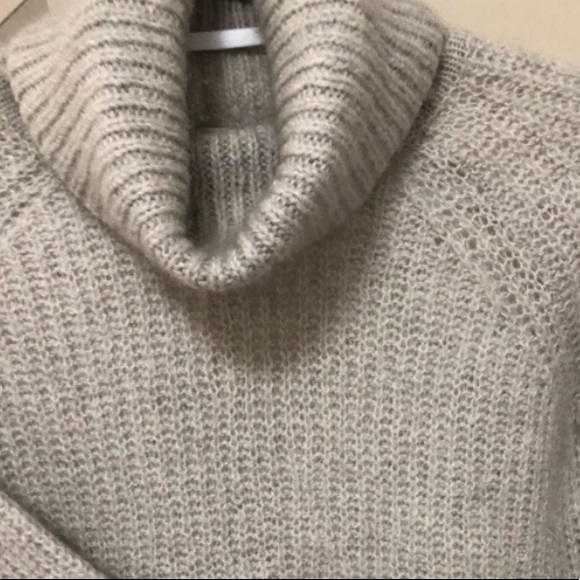 ARITZIA !! TALULA KNIT TURTLE NECK! WOOL - Picture 2 of 2